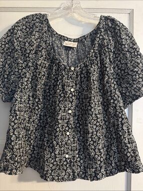 Universal Thread Navy and White Floral Button Blouse